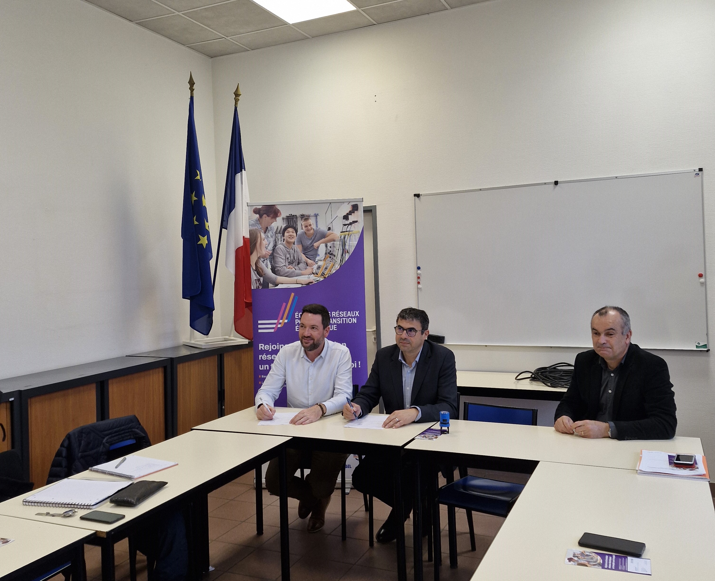 Laurent TROADEC, Laurent AKIAL, Bernard PERROT signants la convention